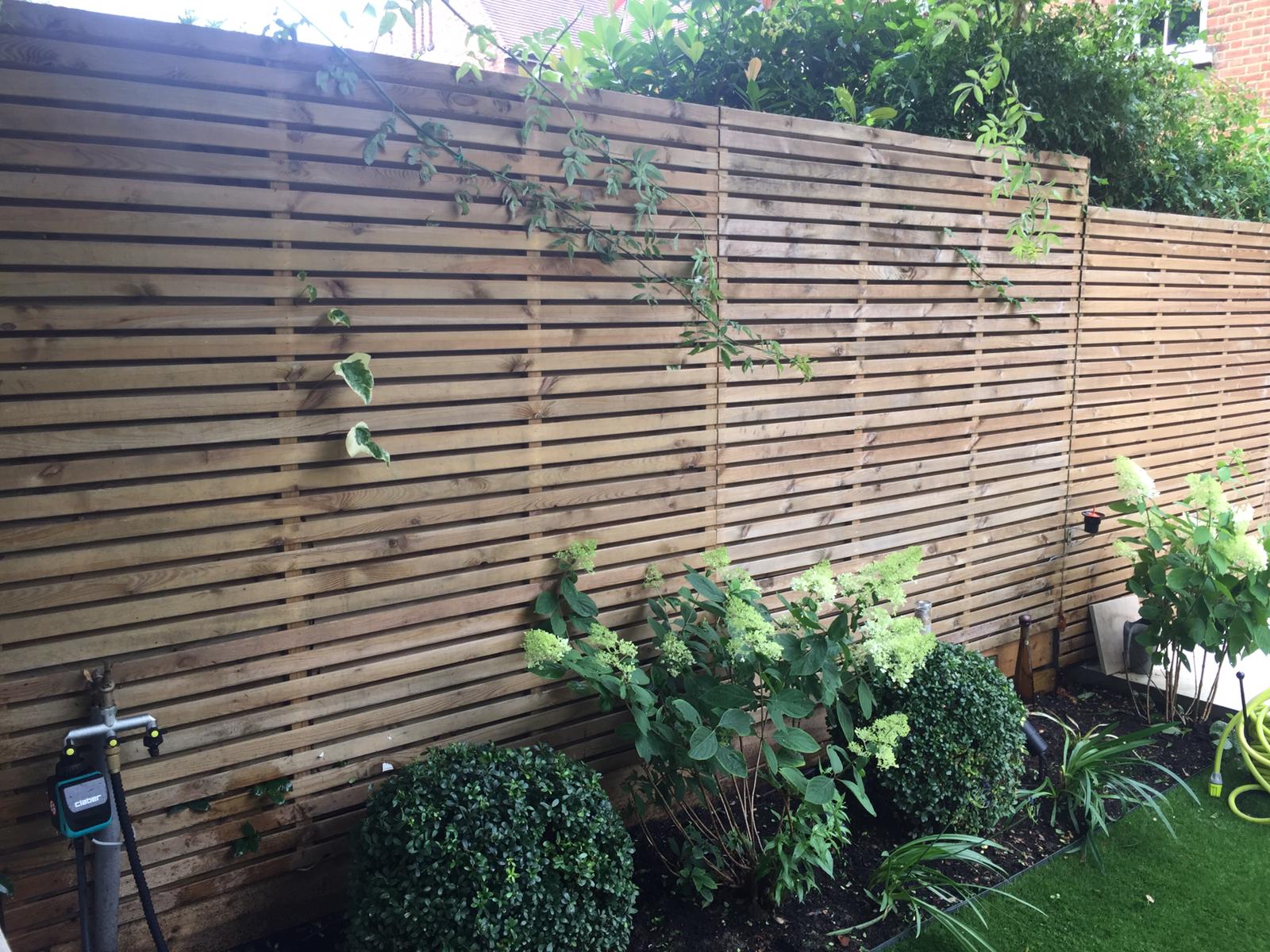 Slatted fencing and planting slatted fencing