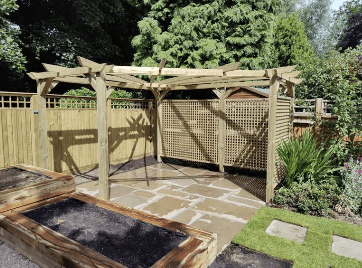 Jacksons Fencing pergola and trellis